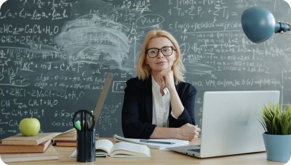 Profesoară discutând cu un membru SLIPC